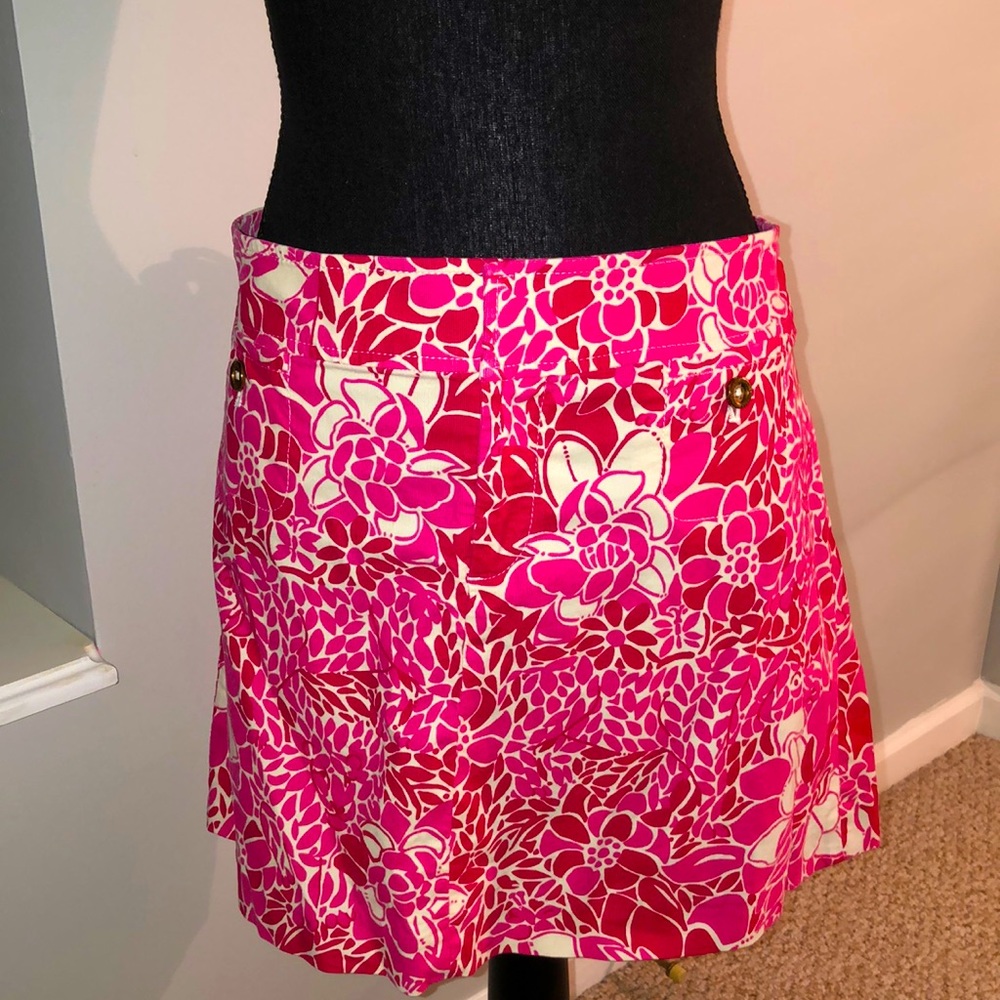 Lilly Pulitzer mini skirt Show N Tell print with red, pink and white